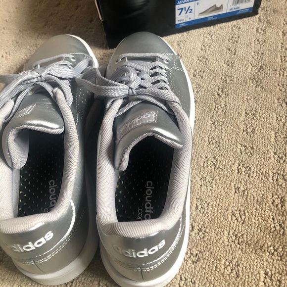 Adidas silver sneakers with box 7.5 - Picture 4 of 6